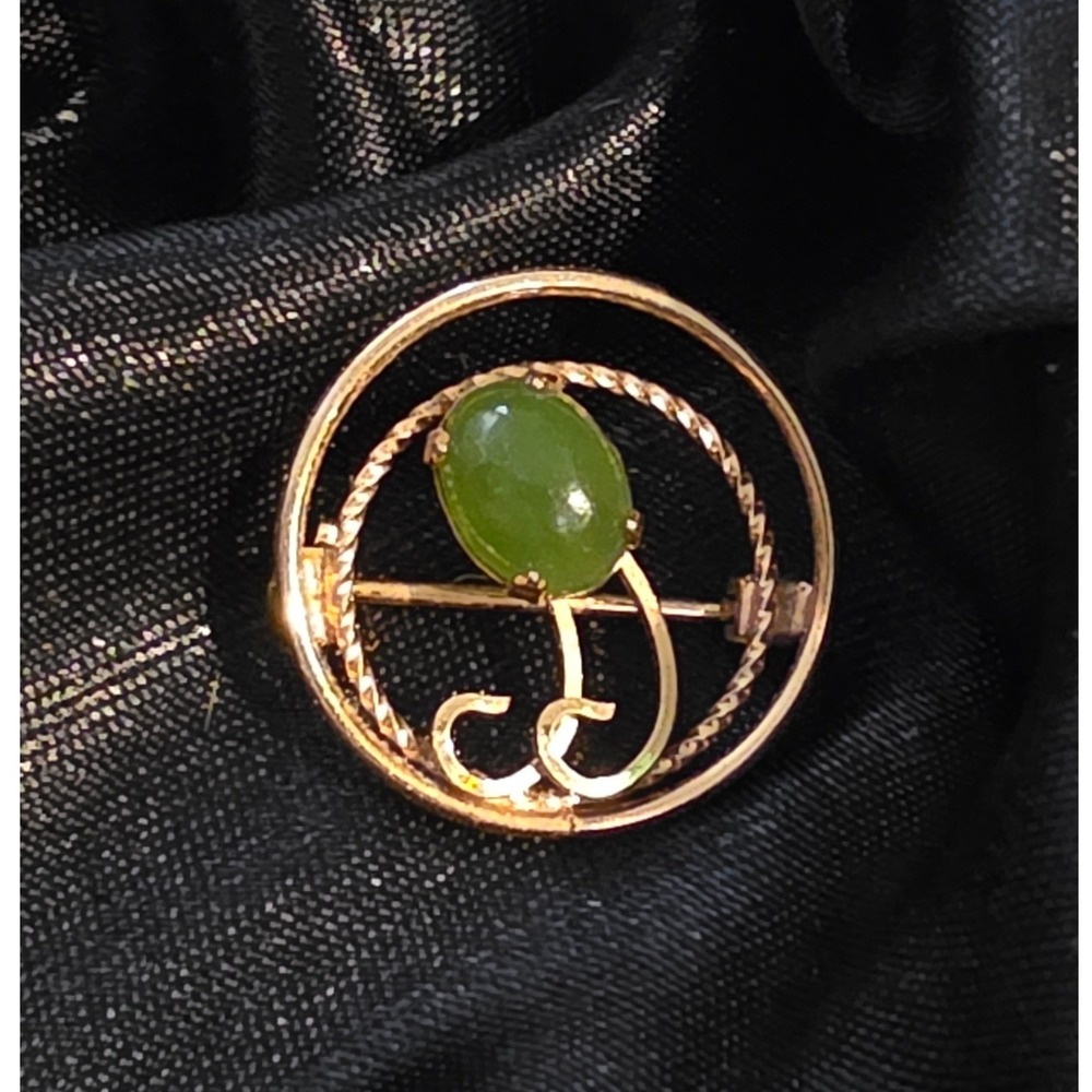 Vintage Gold Tone Green Jade Wreath Brooch Scroll Circle Pin 0.75"